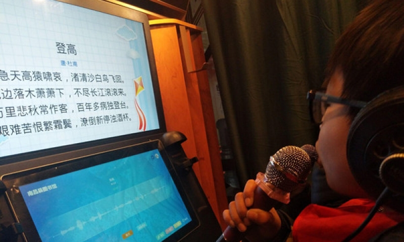 江西图书馆朗读亭亮相吸引众多粉丝